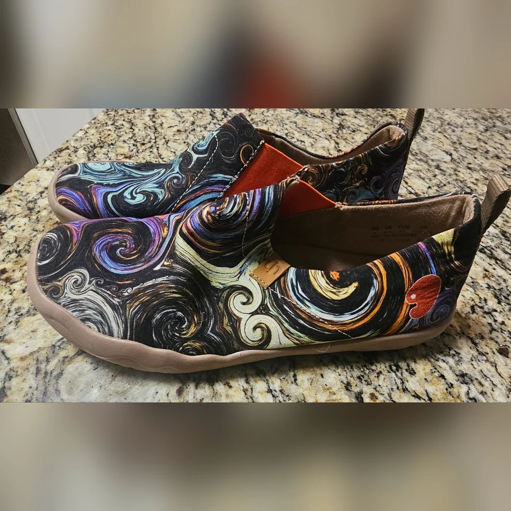 UIN Women's Art Painted Travel Shoes, in the "Starry Night Swirl" Size 9 - Picture 4 of 11